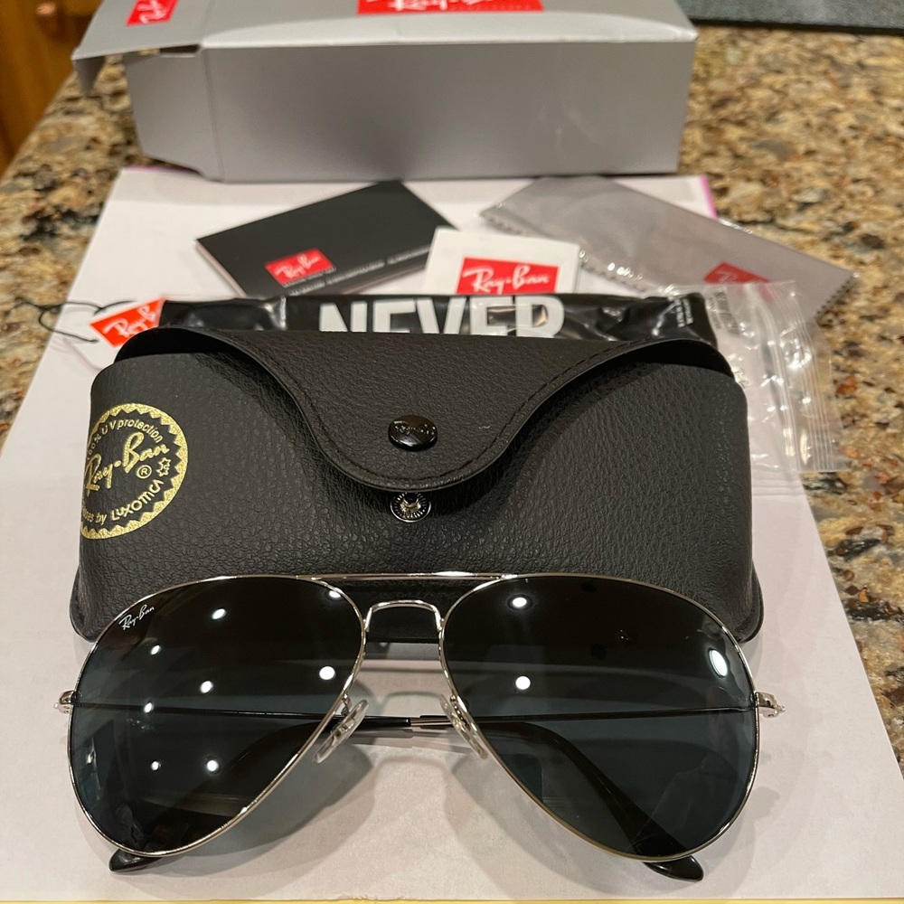 Ray-Ban RB3025